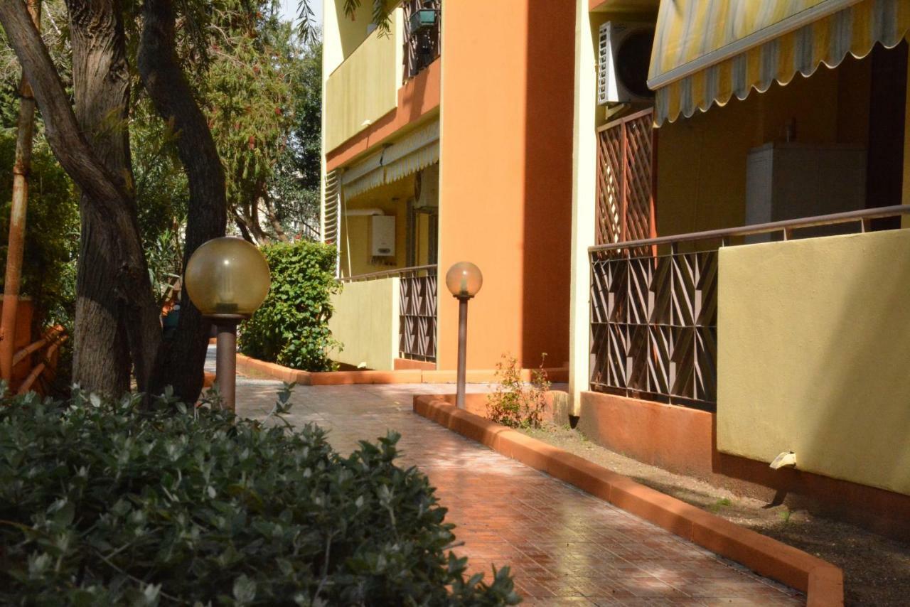 Giardini E Mare Bed & Breakfast Quartu SantʼElena Екстериор снимка