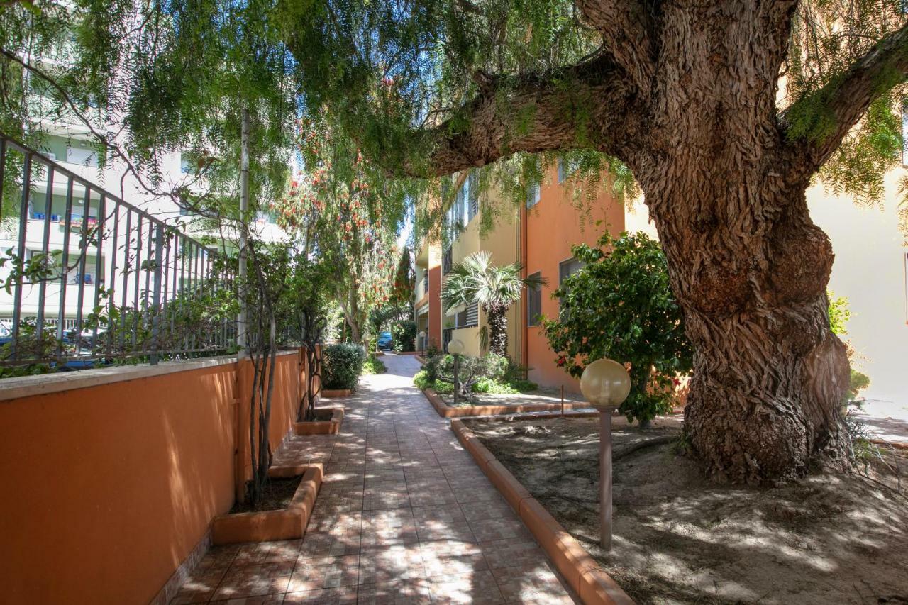 Giardini E Mare Bed & Breakfast Quartu SantʼElena Екстериор снимка