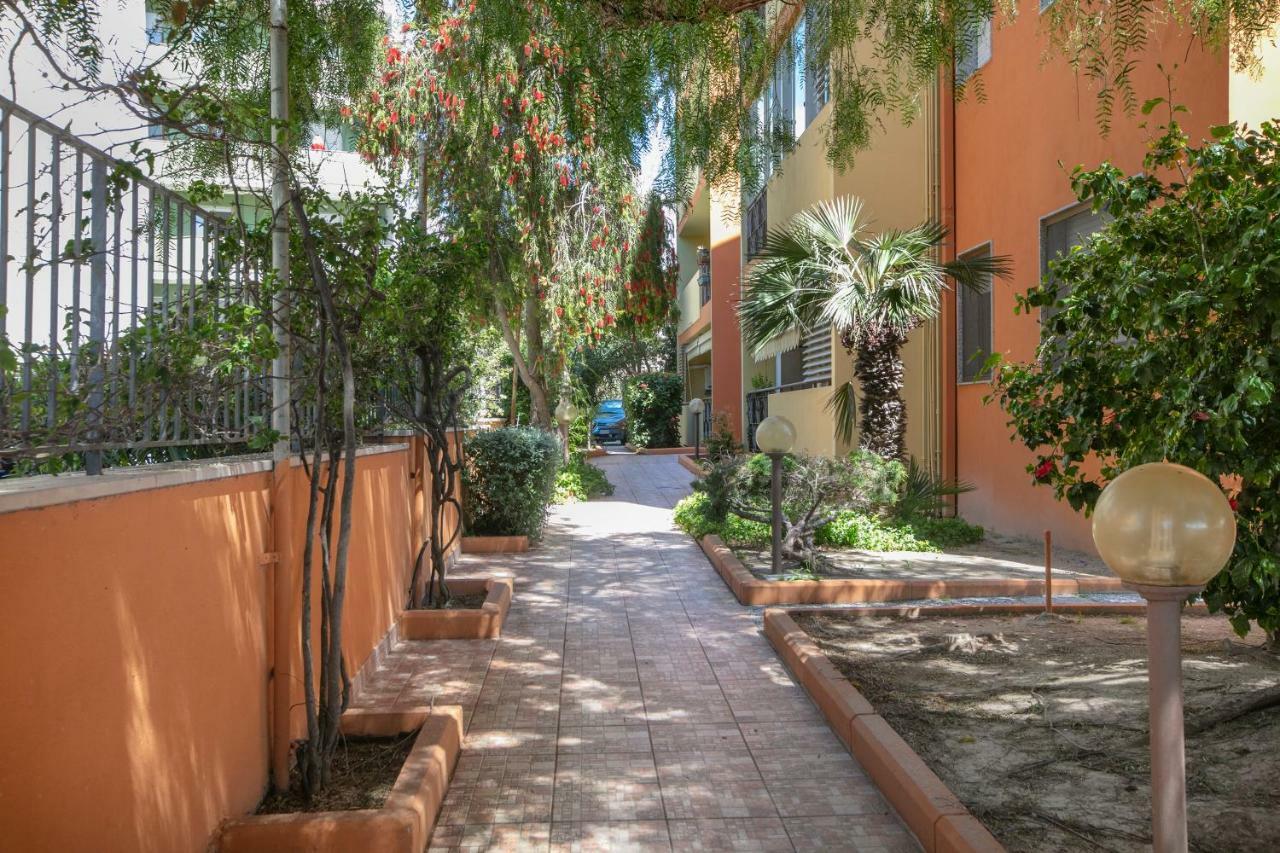 Giardini E Mare Bed & Breakfast Quartu SantʼElena Екстериор снимка